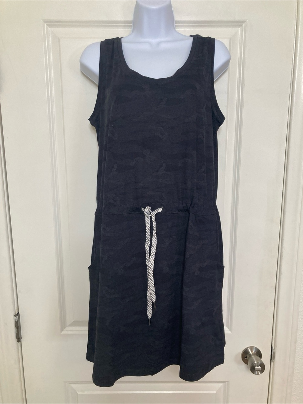 Te Verde NWT Gray  Black Camo Women’s Sleeveless Athleisure Pocket Dress Sz M
